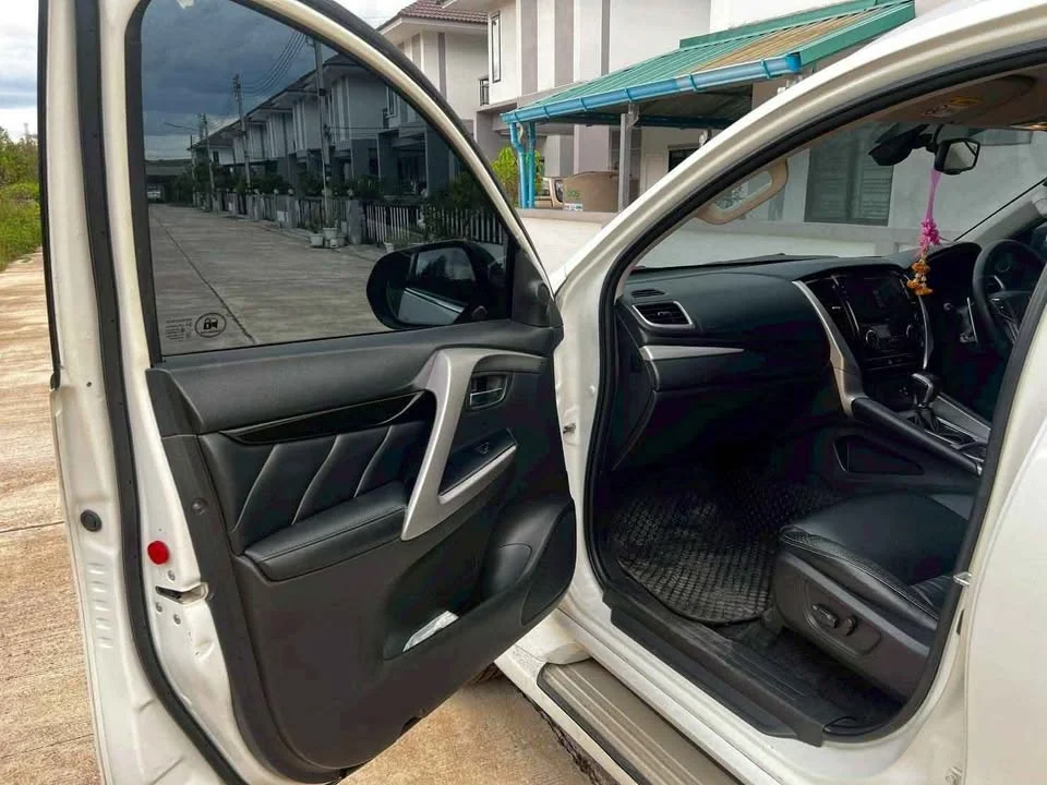 2015 Mitsubishi Pajero Sport III 3