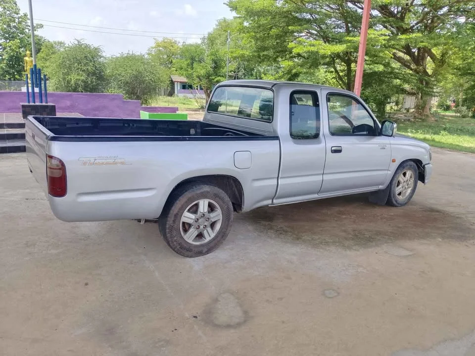 2002 Toyota Hilux Tiger VI 3