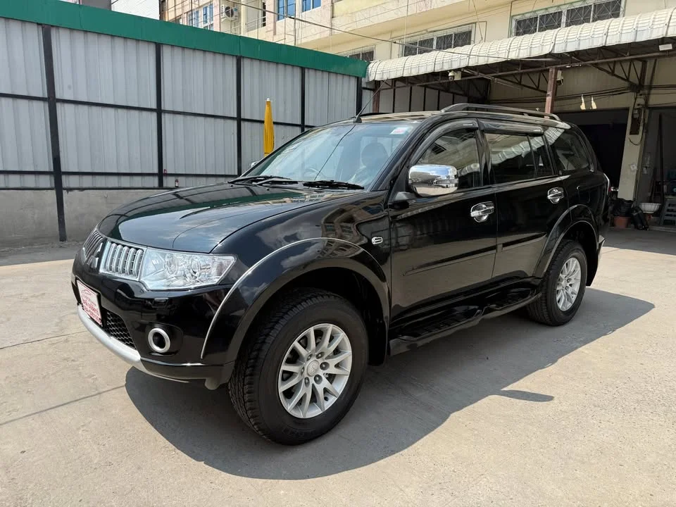 2013 Mitsubishi Pajero Sport II 2