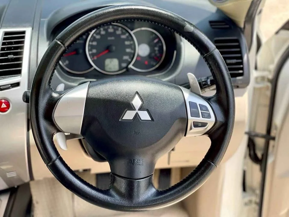 2012 Mitsubishi Pajero Sport II 2