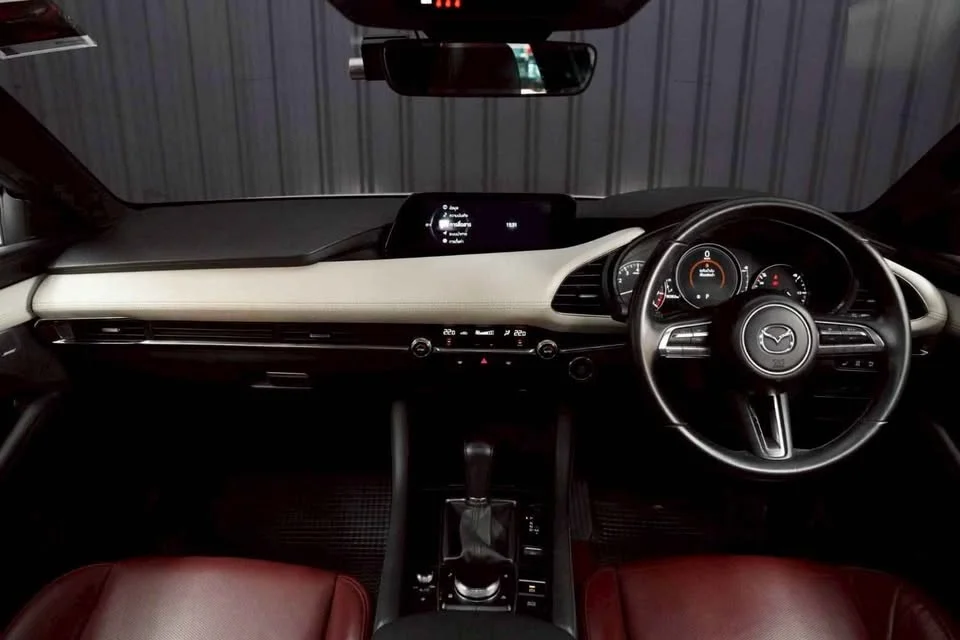 2021 Mazda 3 IV 3