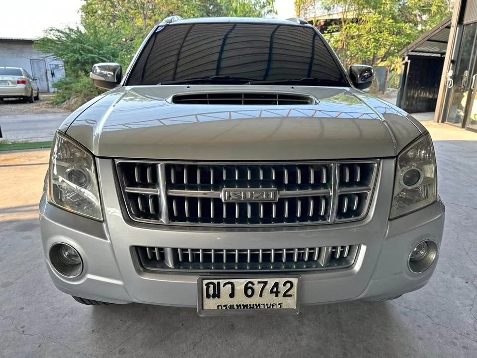 2008 Isuzu MU-7 3