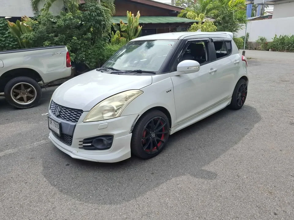 2013 Suzuki Swift II 3