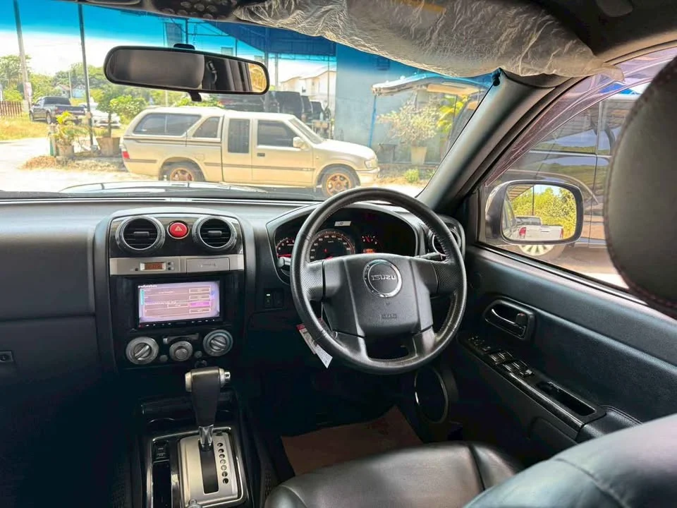 2012 Isuzu MU-7 2