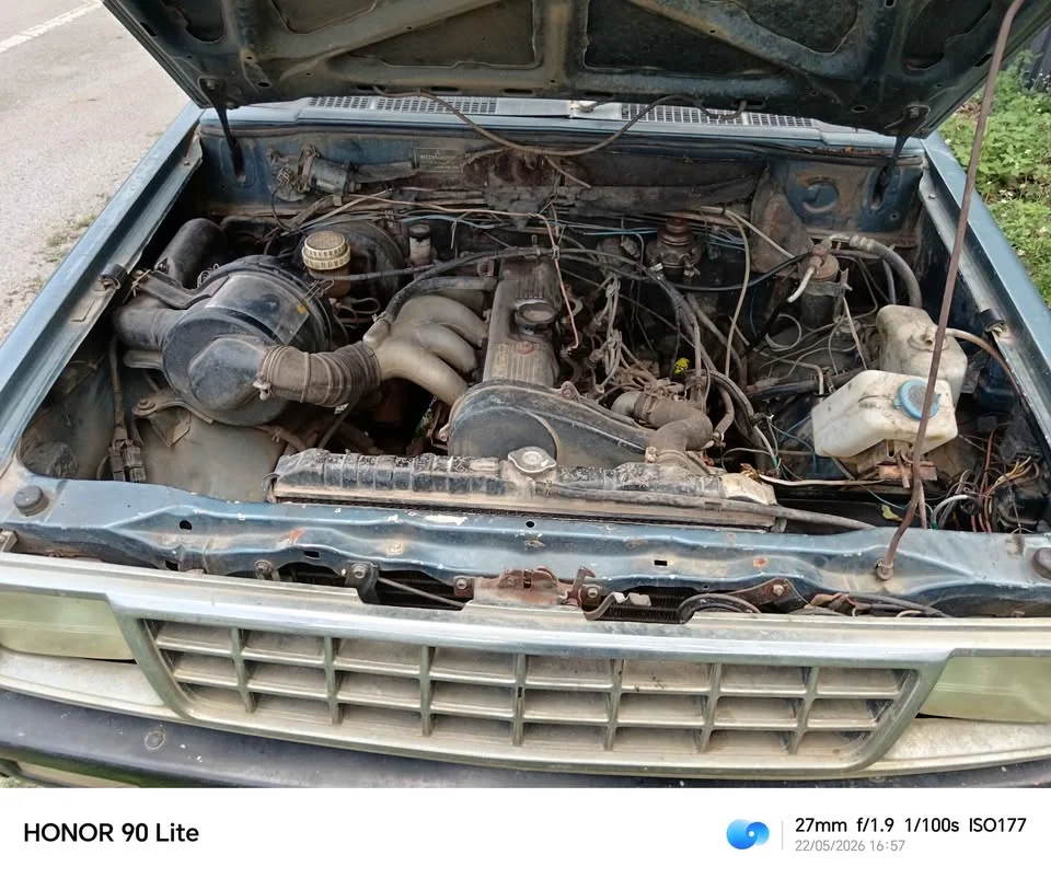 1989 Mitsubishi Triton II 2