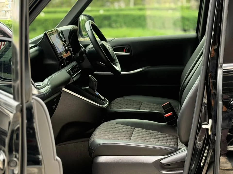 2022 Toyota Voxy IV 2
