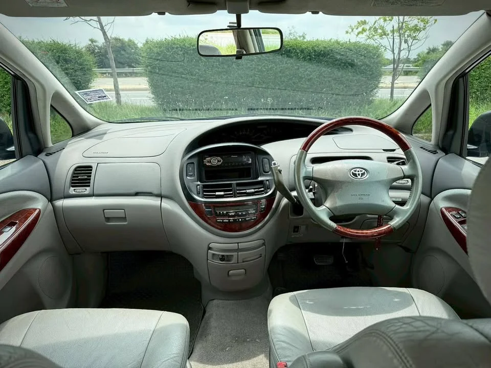 2003 Toyota Estima II 2