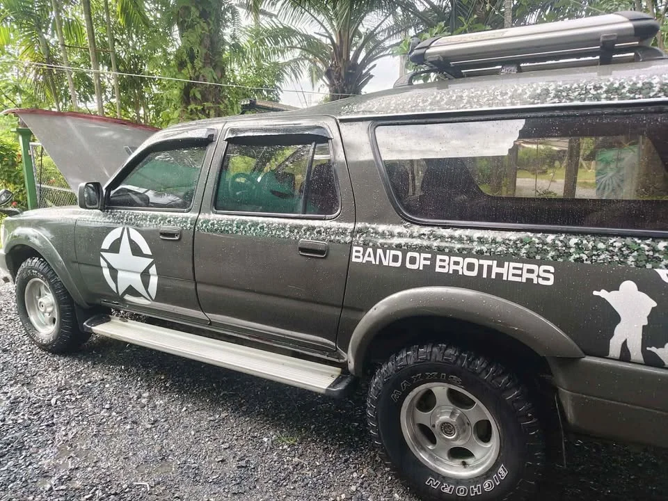 1999 Toyota Hilux Surf II 2