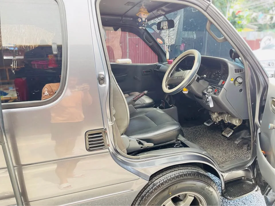 1987 Toyota Commuter IV (H100) 2