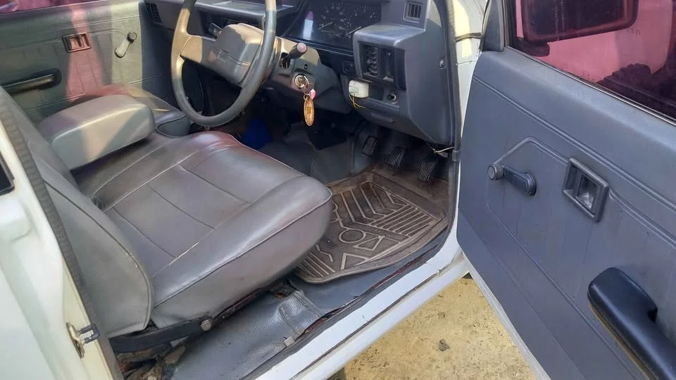 1994 Mitsubishi Triton II 3