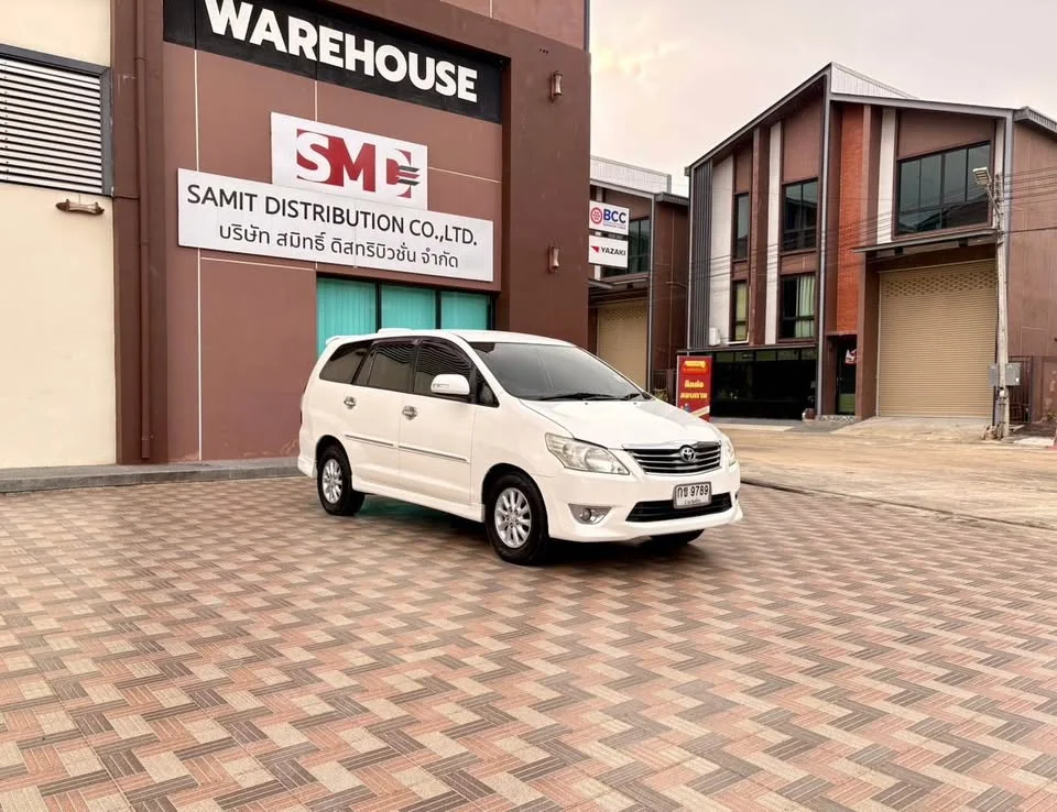 2011 Toyota Innova I 3