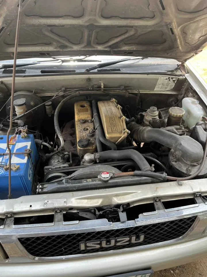 2003 Isuzu TFR III 2
