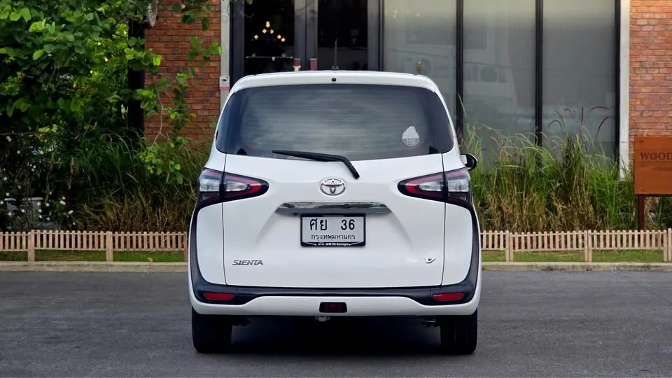 2018 Toyota Sienta II 2