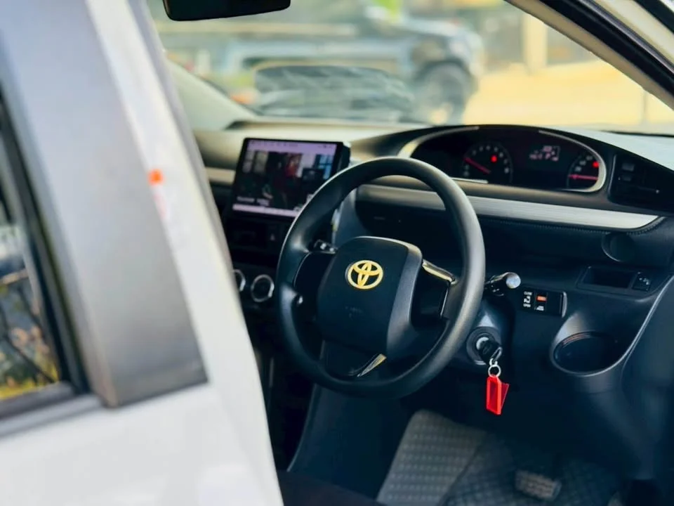 2016 Toyota Sienta II 2