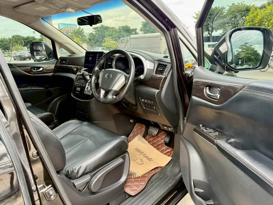 2010 Nissan Elgrand III (E52) 3