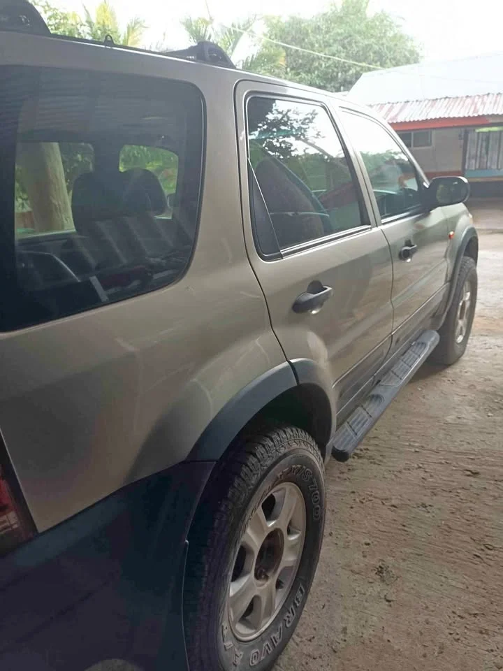 2004 Ford Escape I 2
