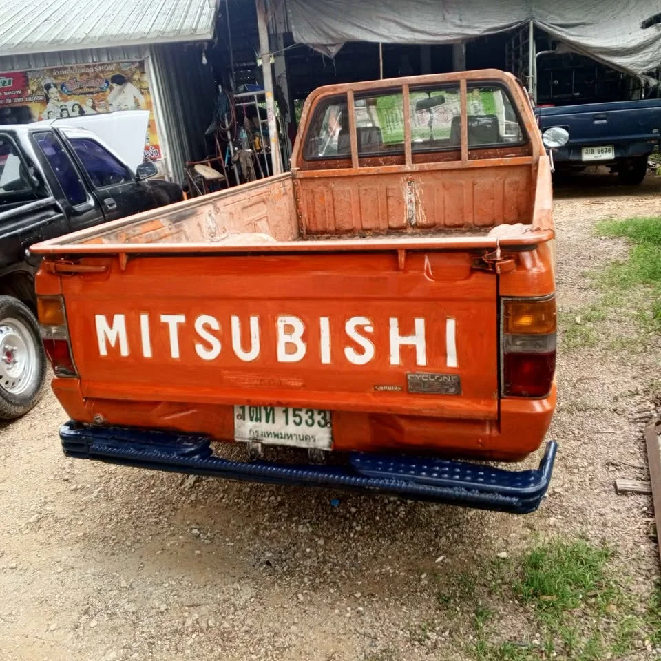 1995 Mitsubishi Triton II 2