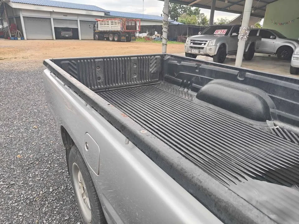 2003 Toyota Hilux Tiger VI 3