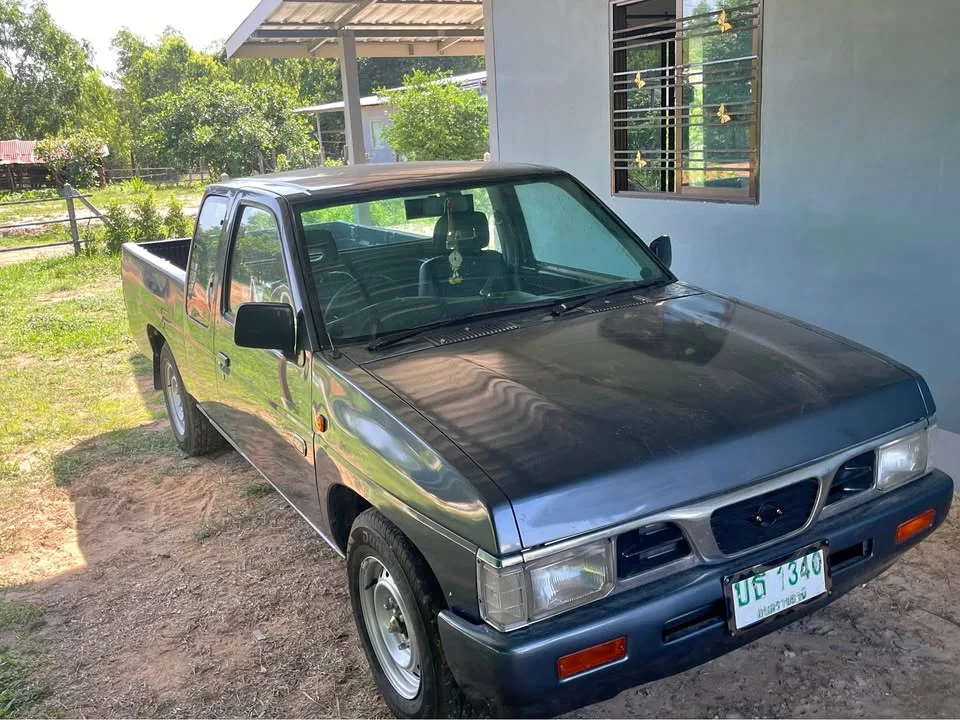 1995 Nissan Big M D21 2