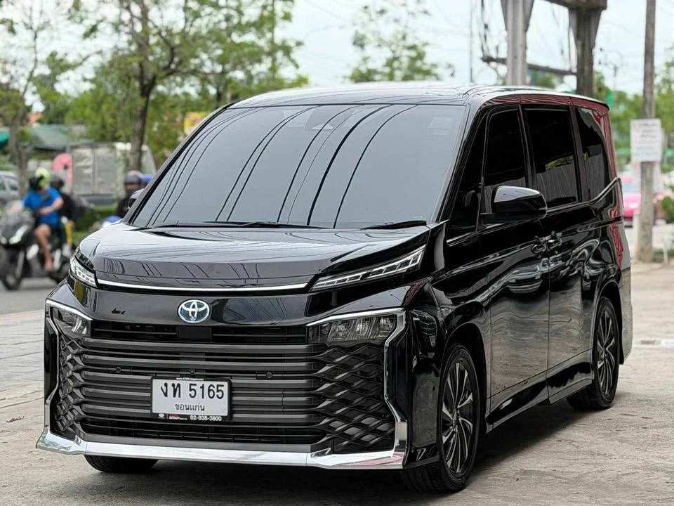 2022 Toyota Voxy IV 3