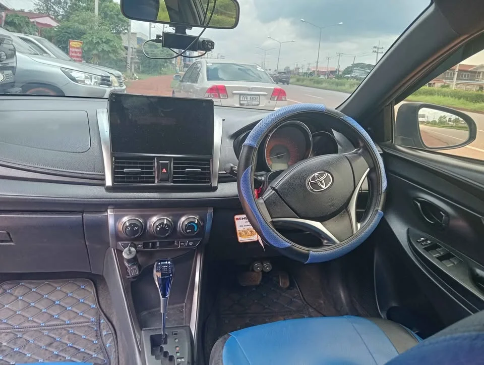 2015 Toyota Yaris III 2