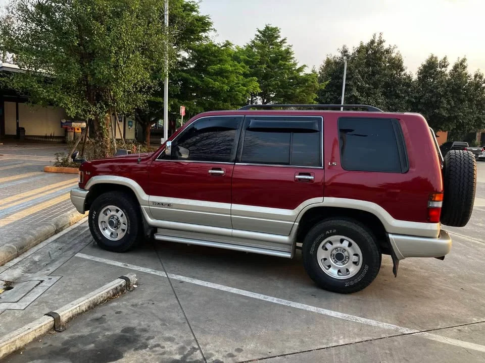1993 Isuzu Trooper II 2