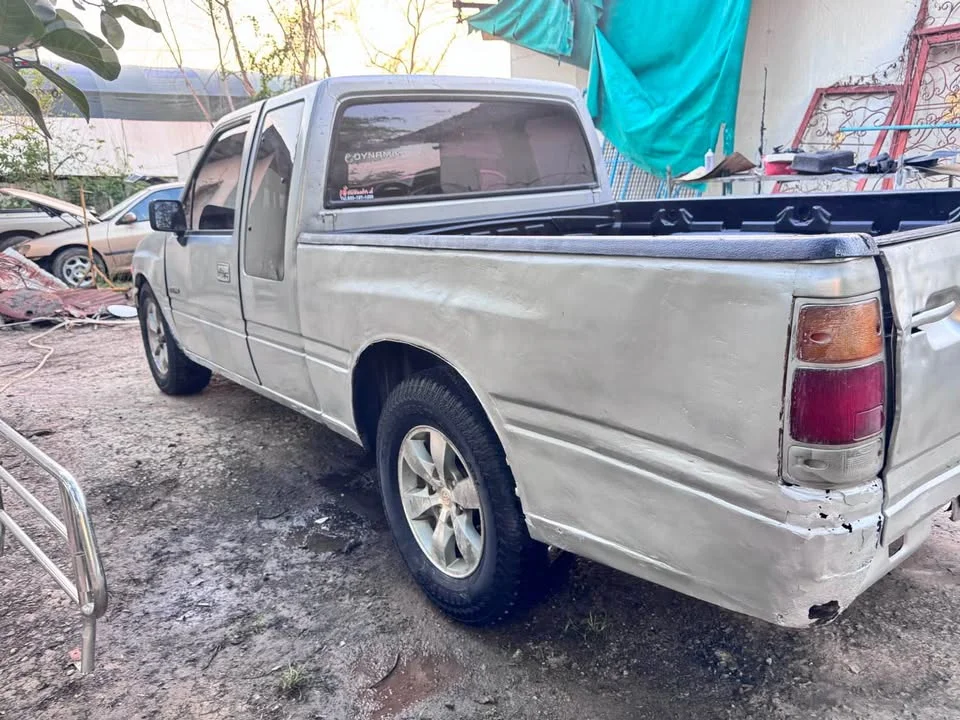 1990 Isuzu TFR III 2