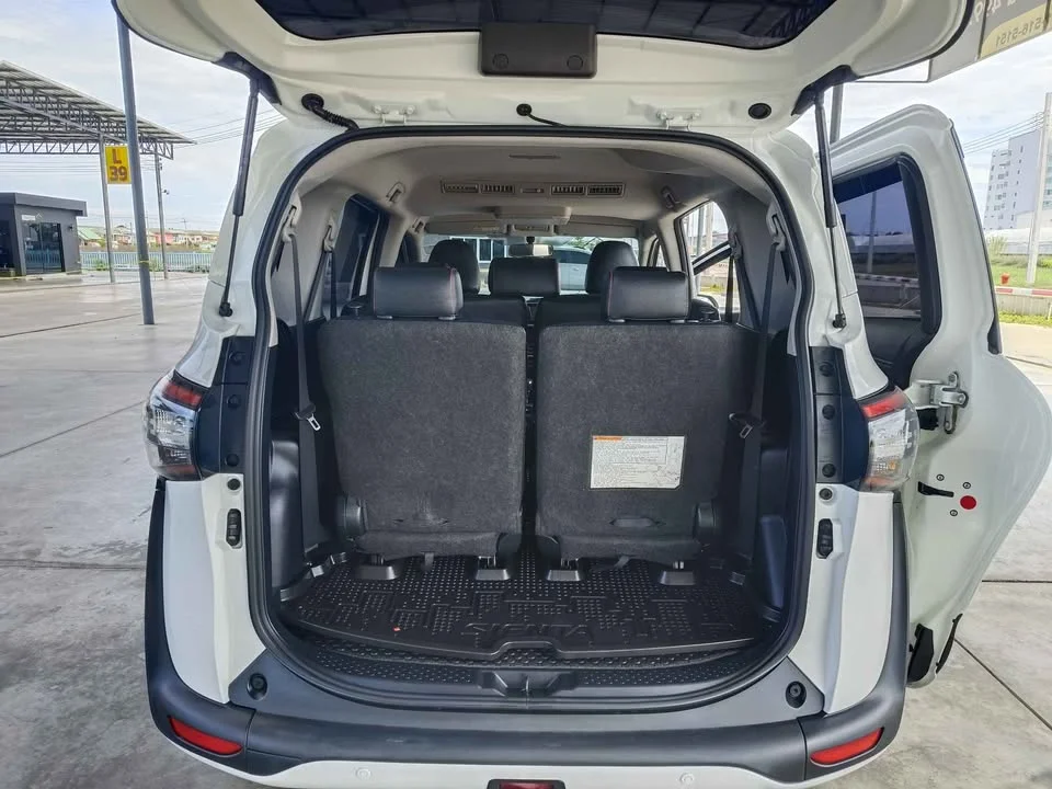 2017 Toyota Sienta II 3