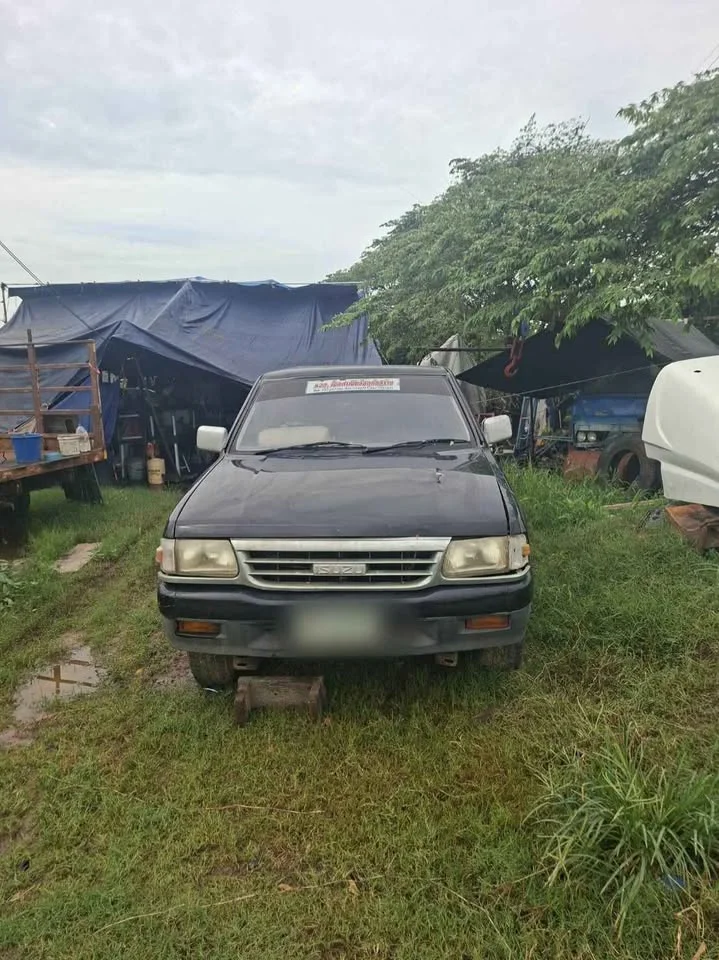 1996 Isuzu TFR III 2