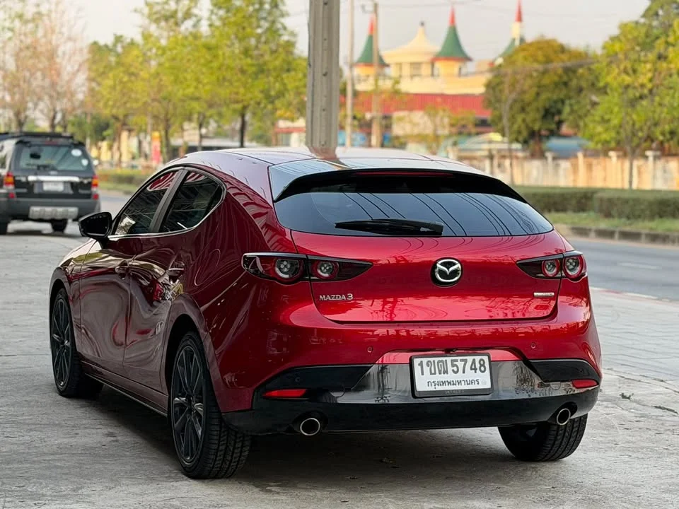 2019 Mazda 3 IV 3