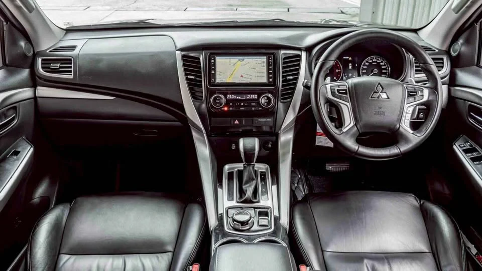 2016 Mitsubishi Pajero Sport III 2