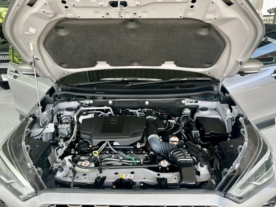 2025 Toyota Yaris Cross AC200 3