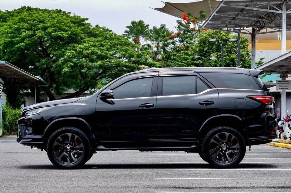 2024 Toyota Fortuner II 3