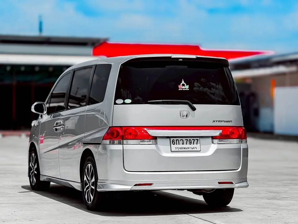 2007 Honda Stepwgn III 2