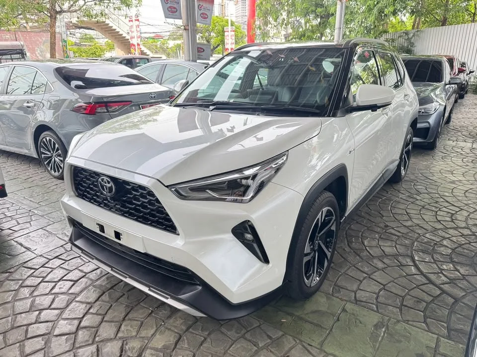 2025 Toyota Yaris Cross AC200 3