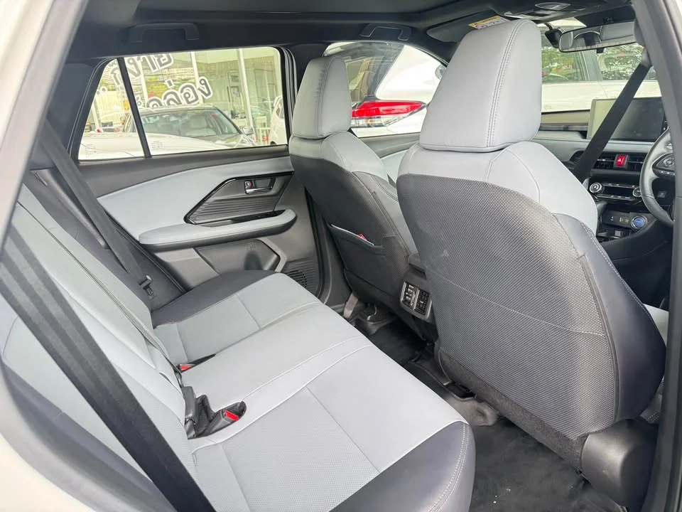 2025 Toyota Yaris Cross AC200 2