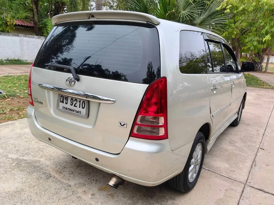 2009 Toyota Innova I 2