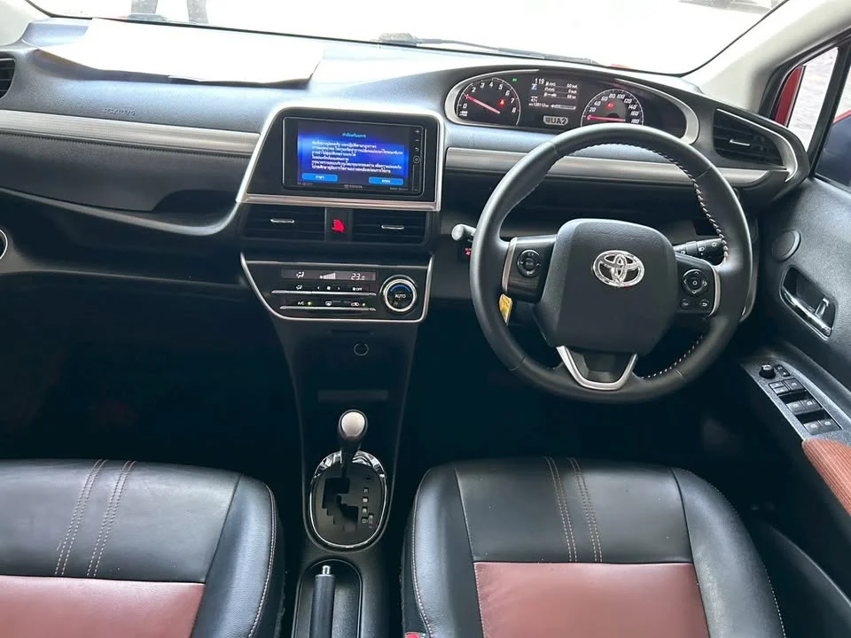 2017 Toyota Sienta II 3