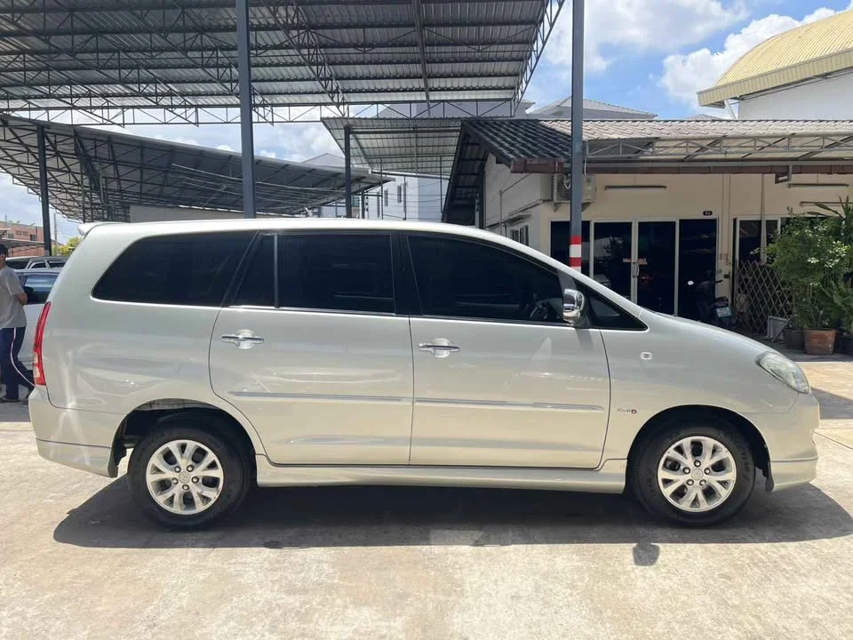2009 Toyota Innova I 3