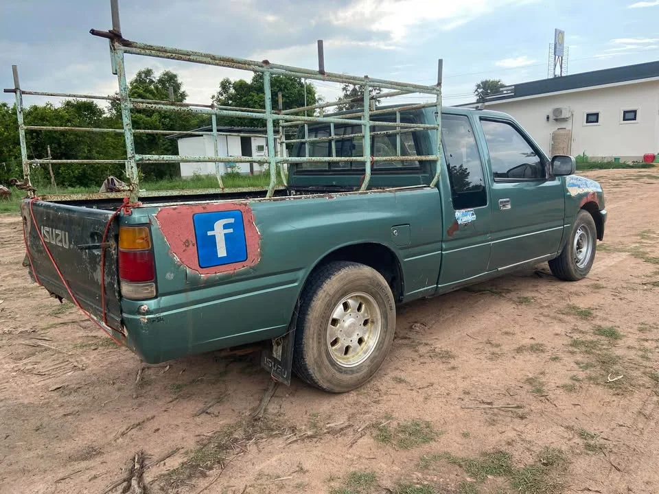 1990 Isuzu TFR III 2