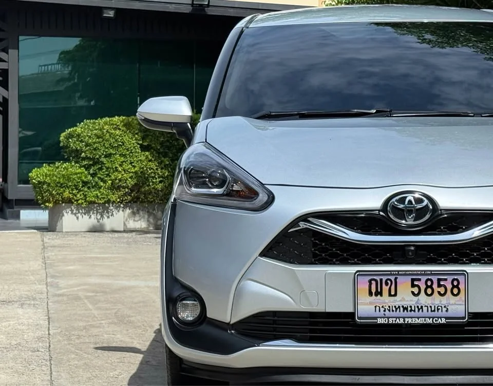 2022 Toyota Sienta II 3