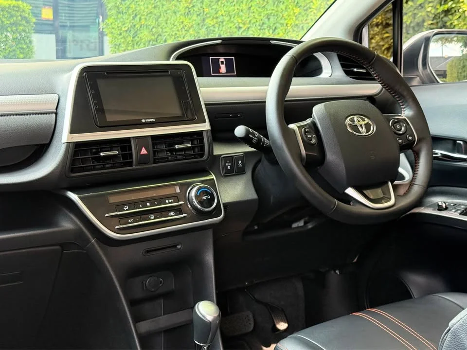 2022 Toyota Sienta II 2