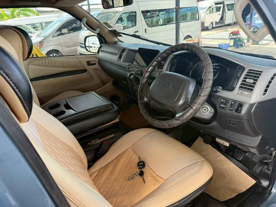 2012 Toyota Commuter V (H200) 2