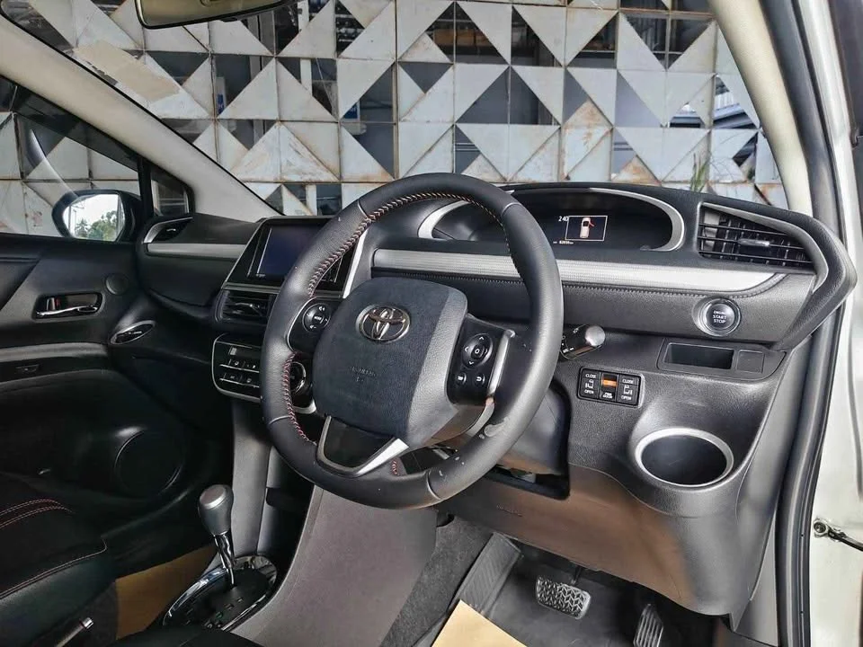 2018 Toyota Sienta II 2