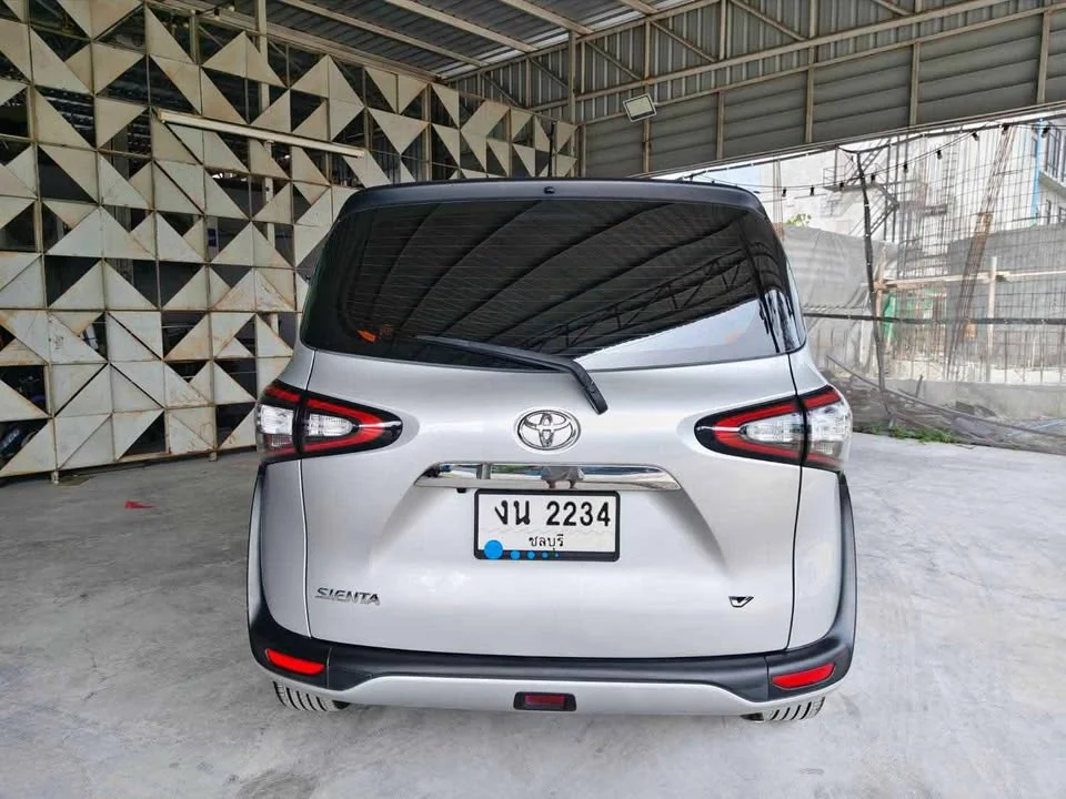 2018 Toyota Sienta II 3