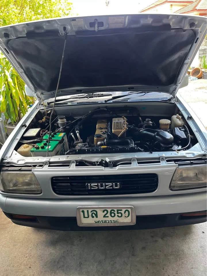 1996 Isuzu TFR III 2