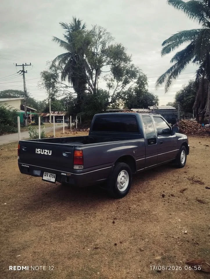 1996 Isuzu TFR III 2