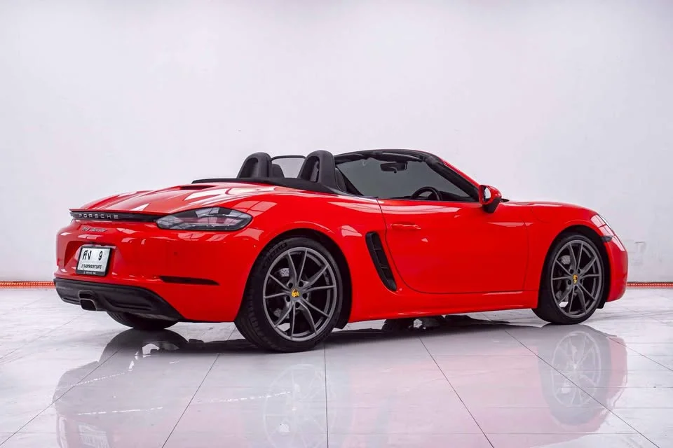 2017 Porsche 718 Boxster and Cayman IV 3