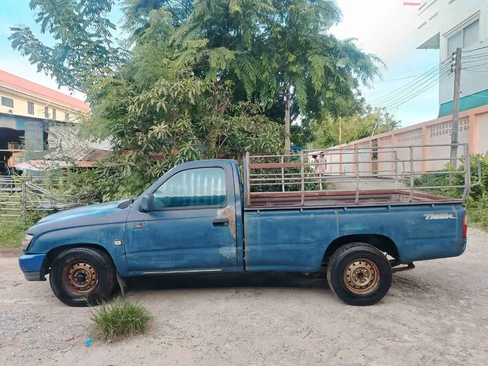 2004 Toyota Hilux Tiger VI 3