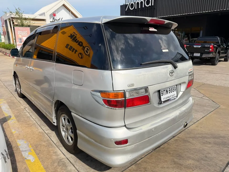 2004 Toyota Estima II 2